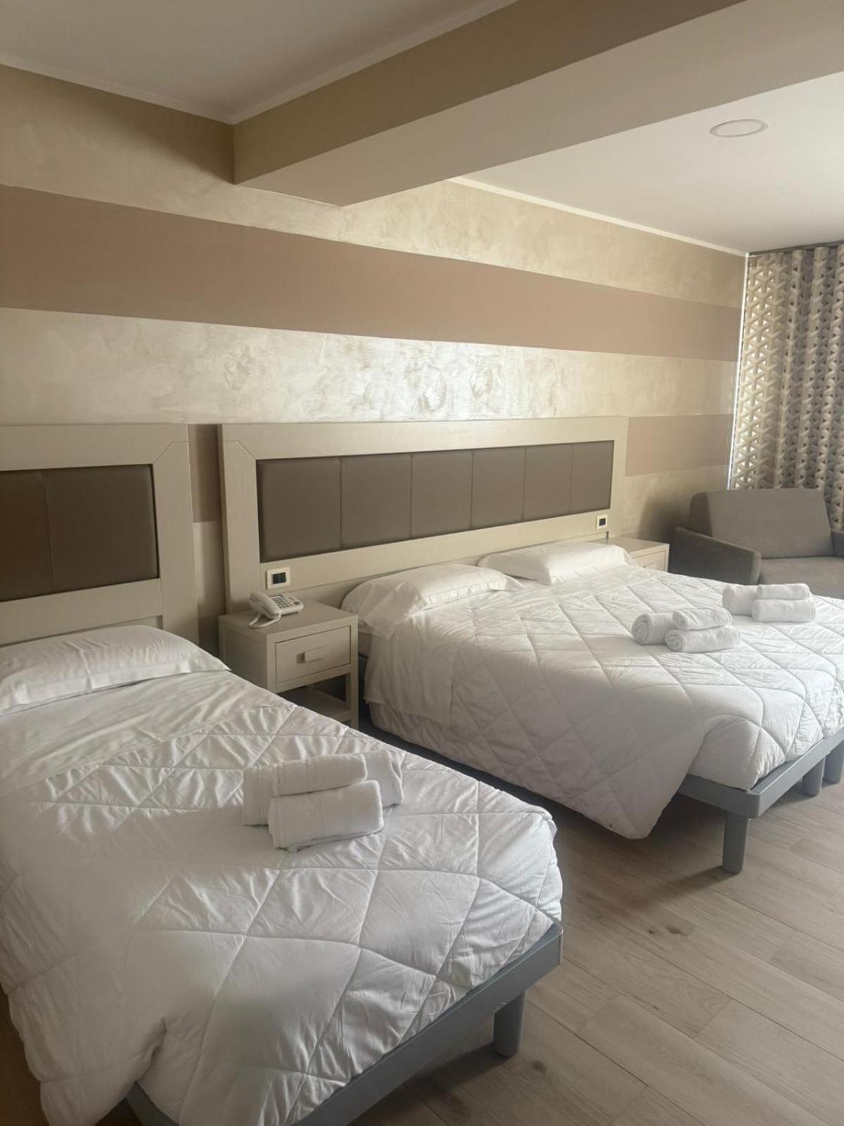 Hotel Palace 焦亚陶罗 外观 照片