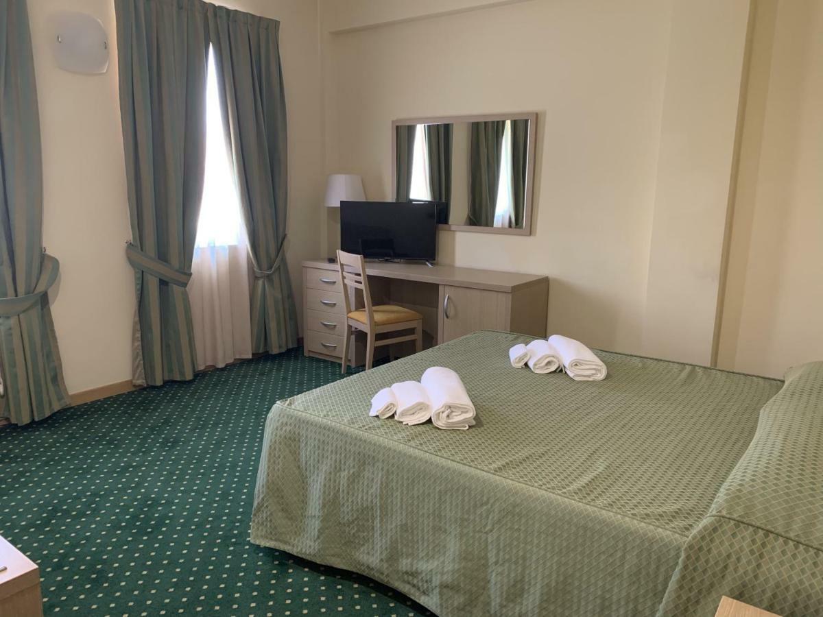 Hotel Palace 焦亚陶罗 外观 照片