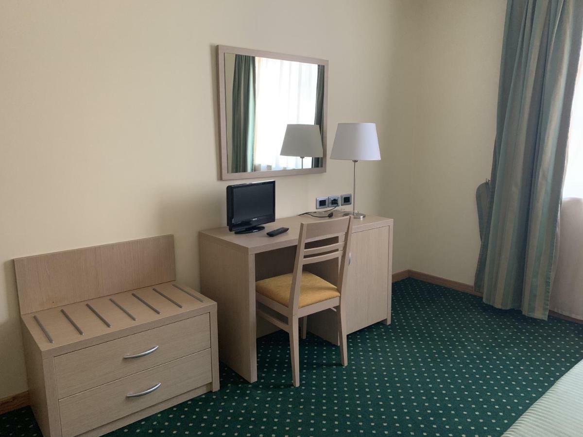 Hotel Palace 焦亚陶罗 外观 照片