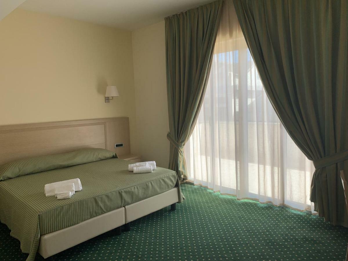 Hotel Palace 焦亚陶罗 外观 照片